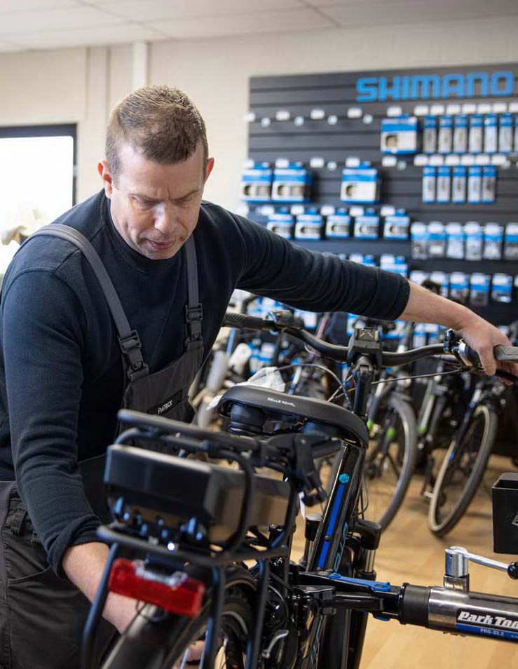 Hello Vélo is gegroeid uit passie voor mobiliteit en fietsen. We zijn ervan overtuigd dat e-bikes het perfecte antwoord is op de toenemende vraag naar duurzaamheid en flexibiliteit in het verkeer.